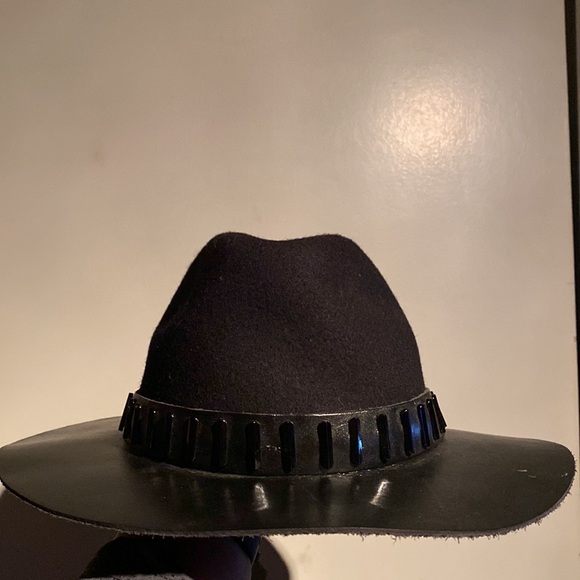 Stylish Black Felt and Leather Hat from The Kooples! - Picture 2 of 4